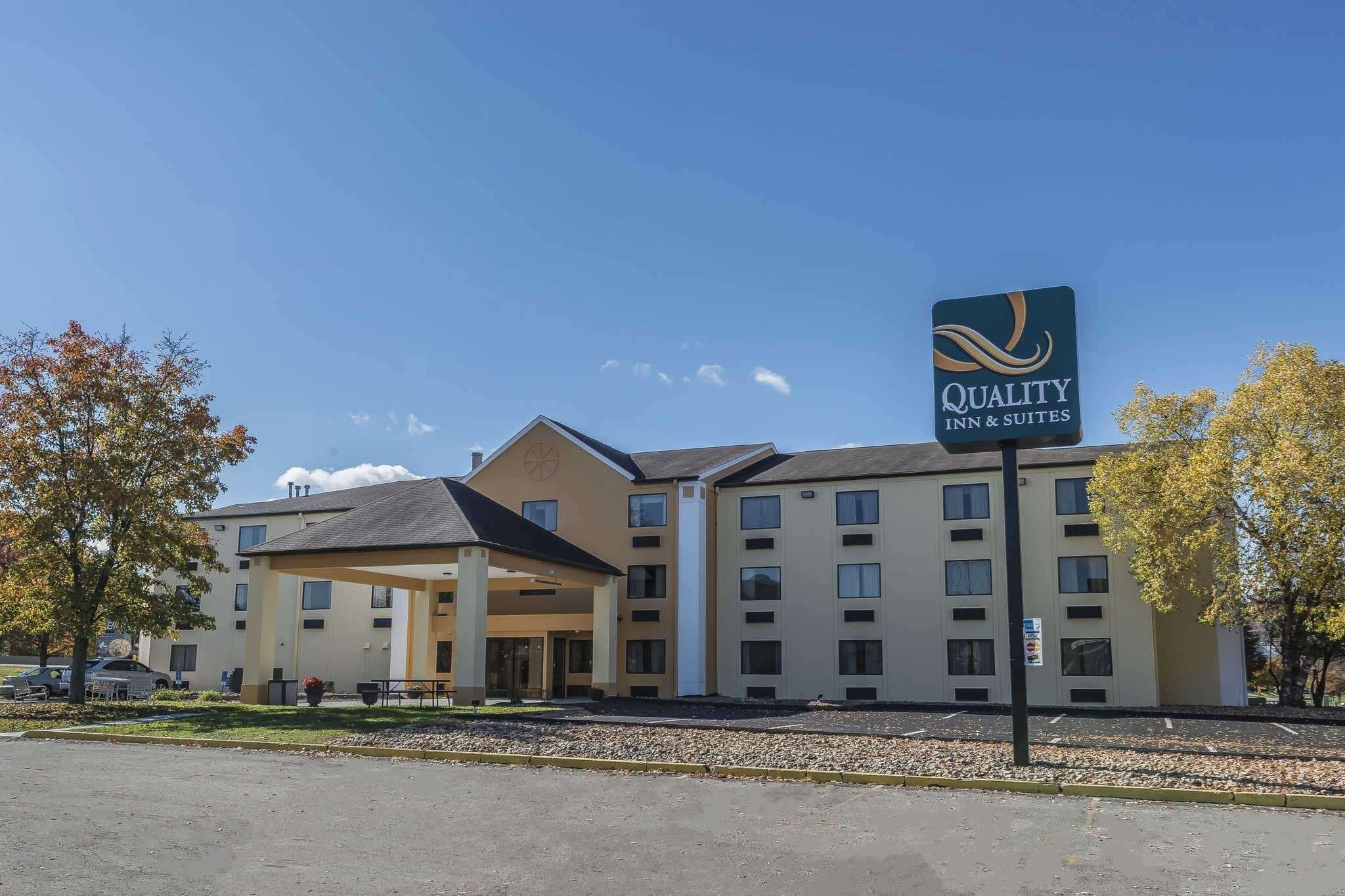 Quality Inn & Suites Harmarville Exterior photo