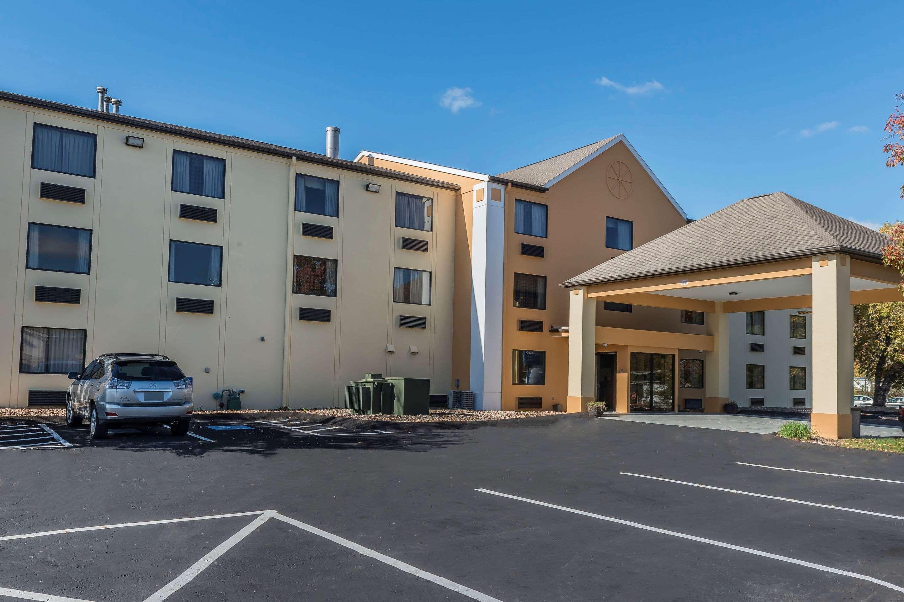 Quality Inn & Suites Harmarville Exterior photo